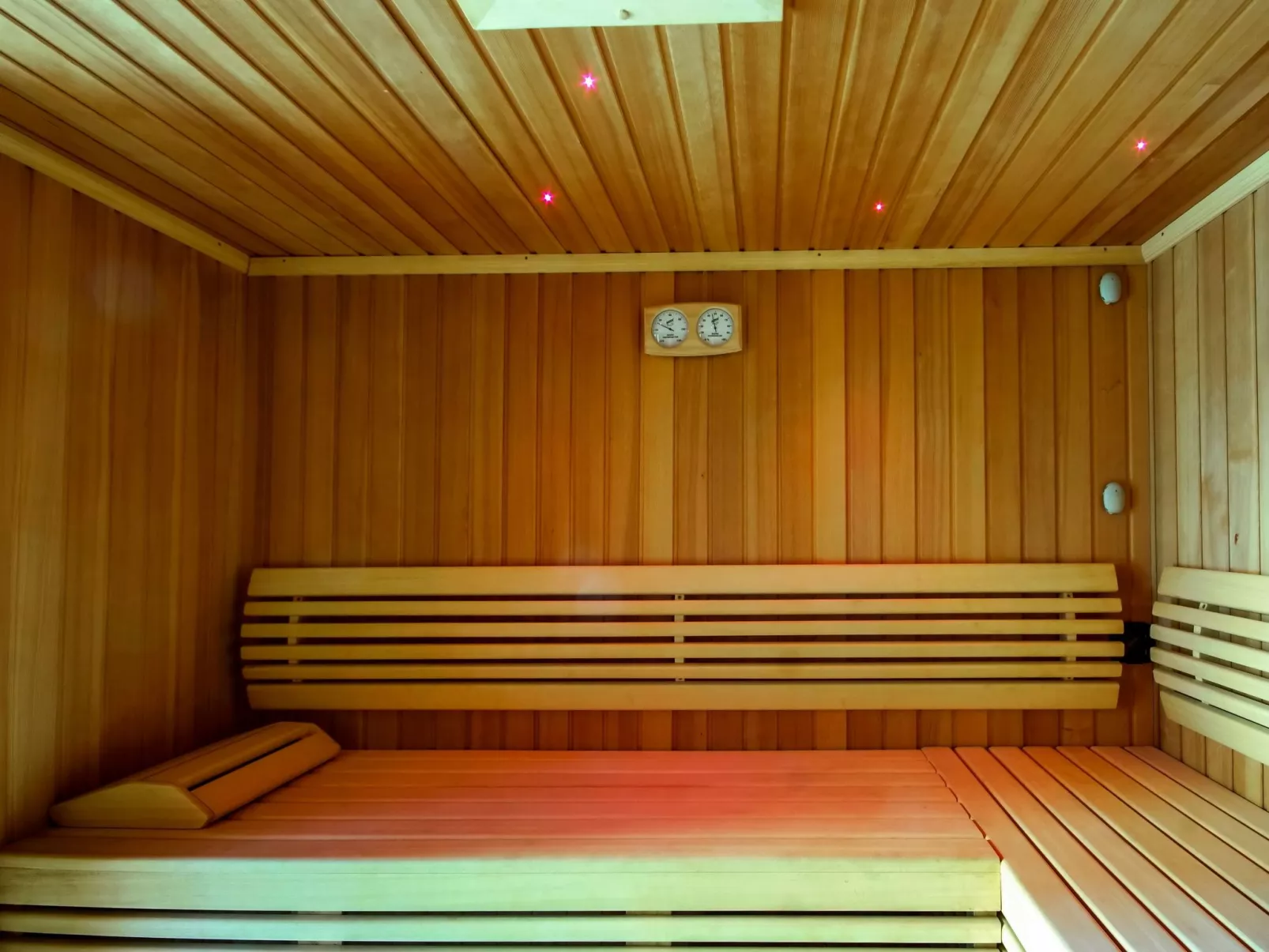 Luxus "Villa Mirna" mit Tennisplatz-Binnen