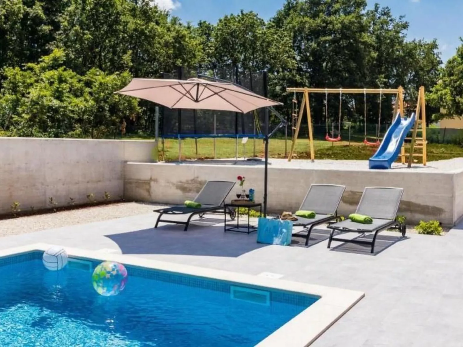 Villa Sanivaro mit beheiztem Pool und Whirlpool-Binnen