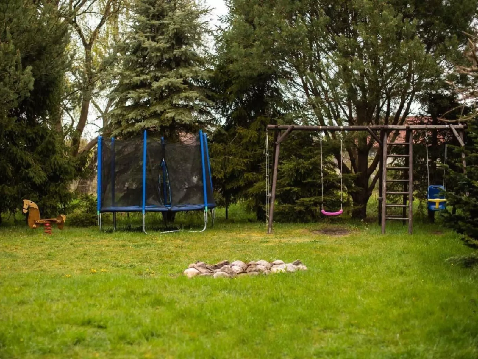 In Kopalino mit Garten, Terrasse und Grill-Buiten