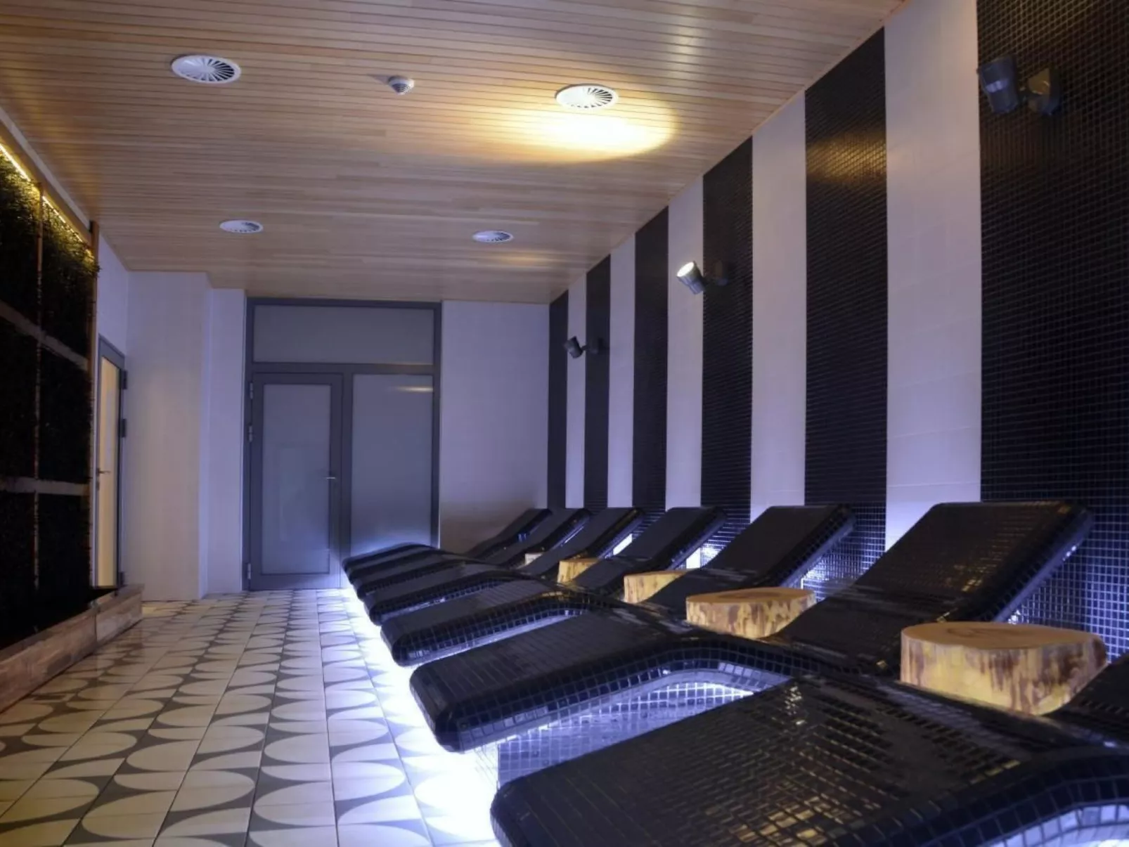 Penthouse direkt am Strand mit Meerblick-Buiten