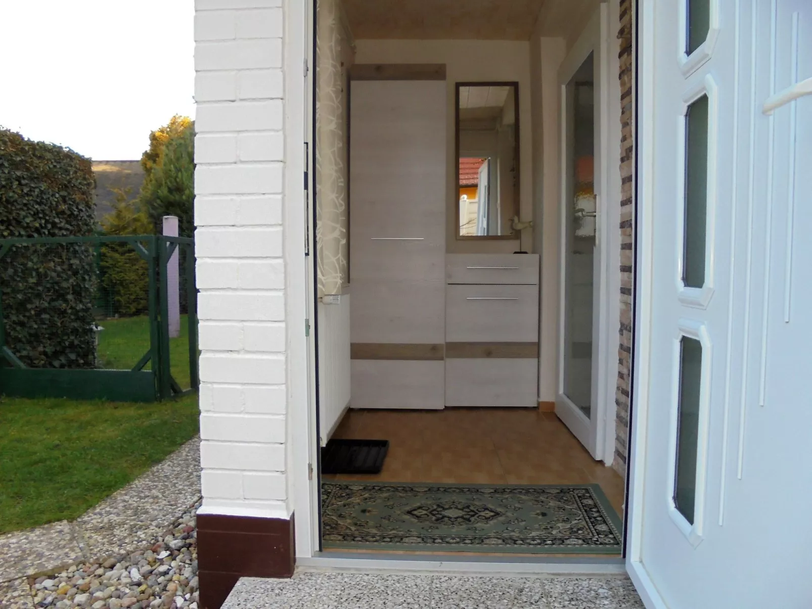 Kleine Ferienwohnung mit Garten und Terrasse-Binnen