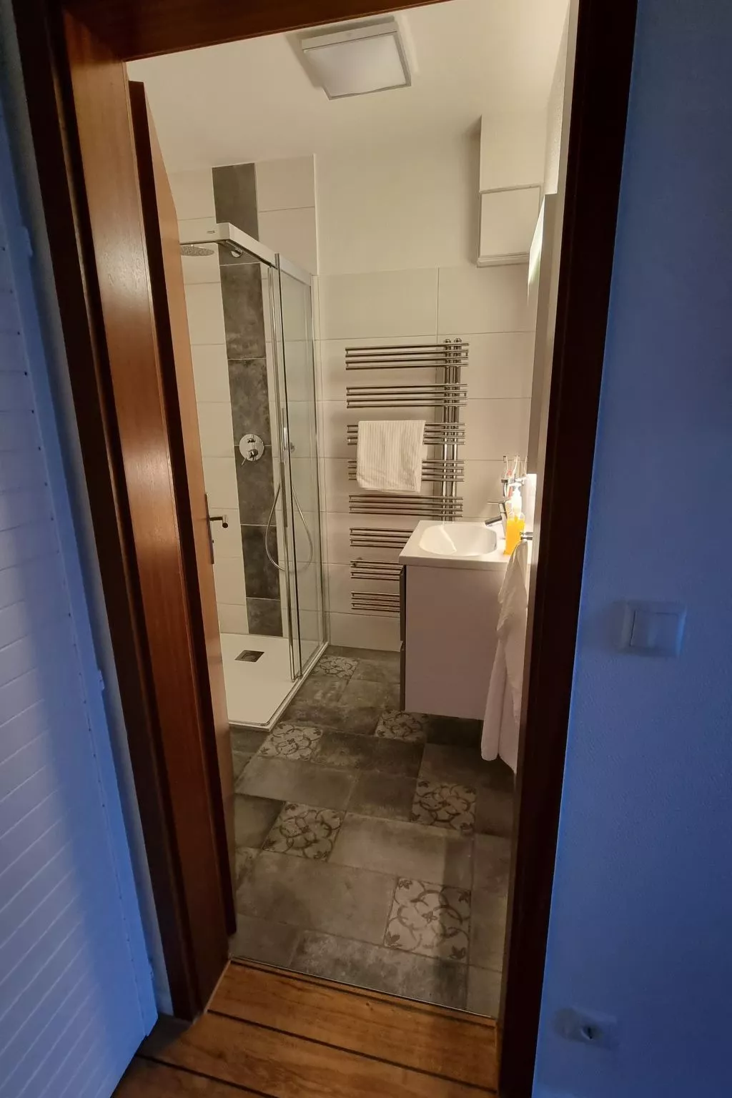 Gemütliche Ferienwohnung für zwei Personen mit sonniger Südterrasse-Binnen