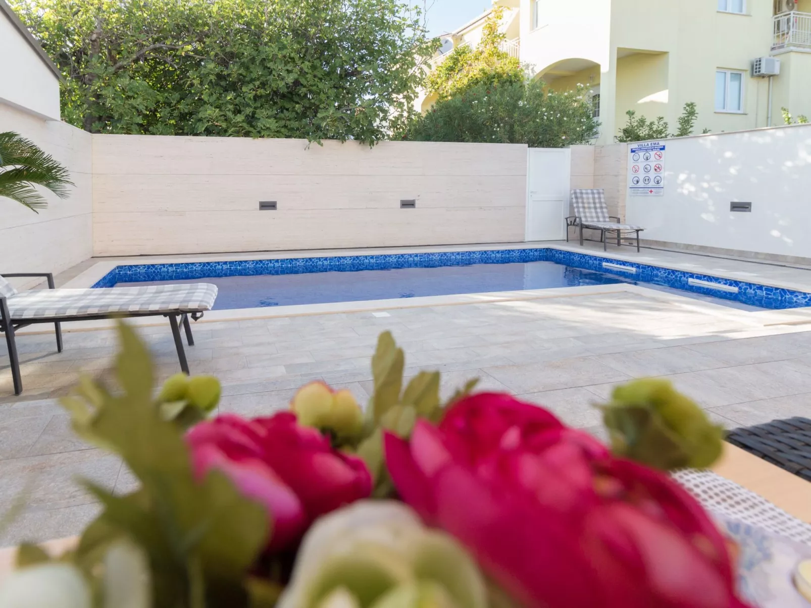 Villa Ema - beheizter Salzwasserpool, Fitnessraum und Sauna-Buiten