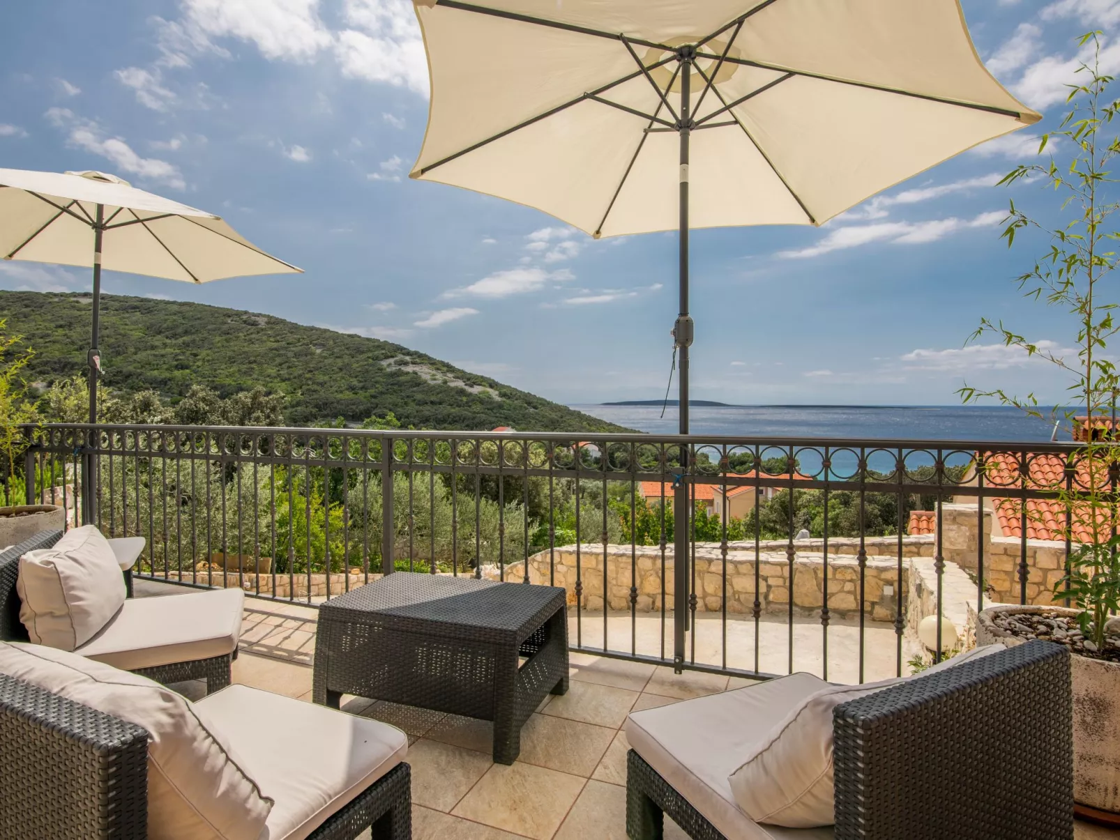 Exklusive und stilvolle Meerblick-Inselvilla-Buiten