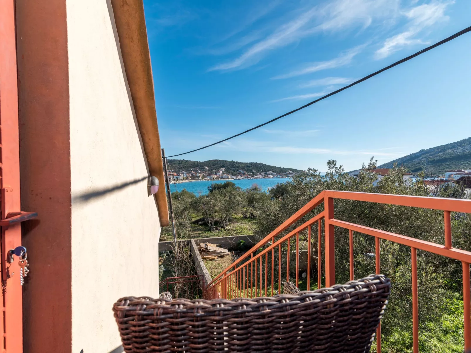 Modernes Ferienhaus mit Terrasse und Meerblick-Binnen