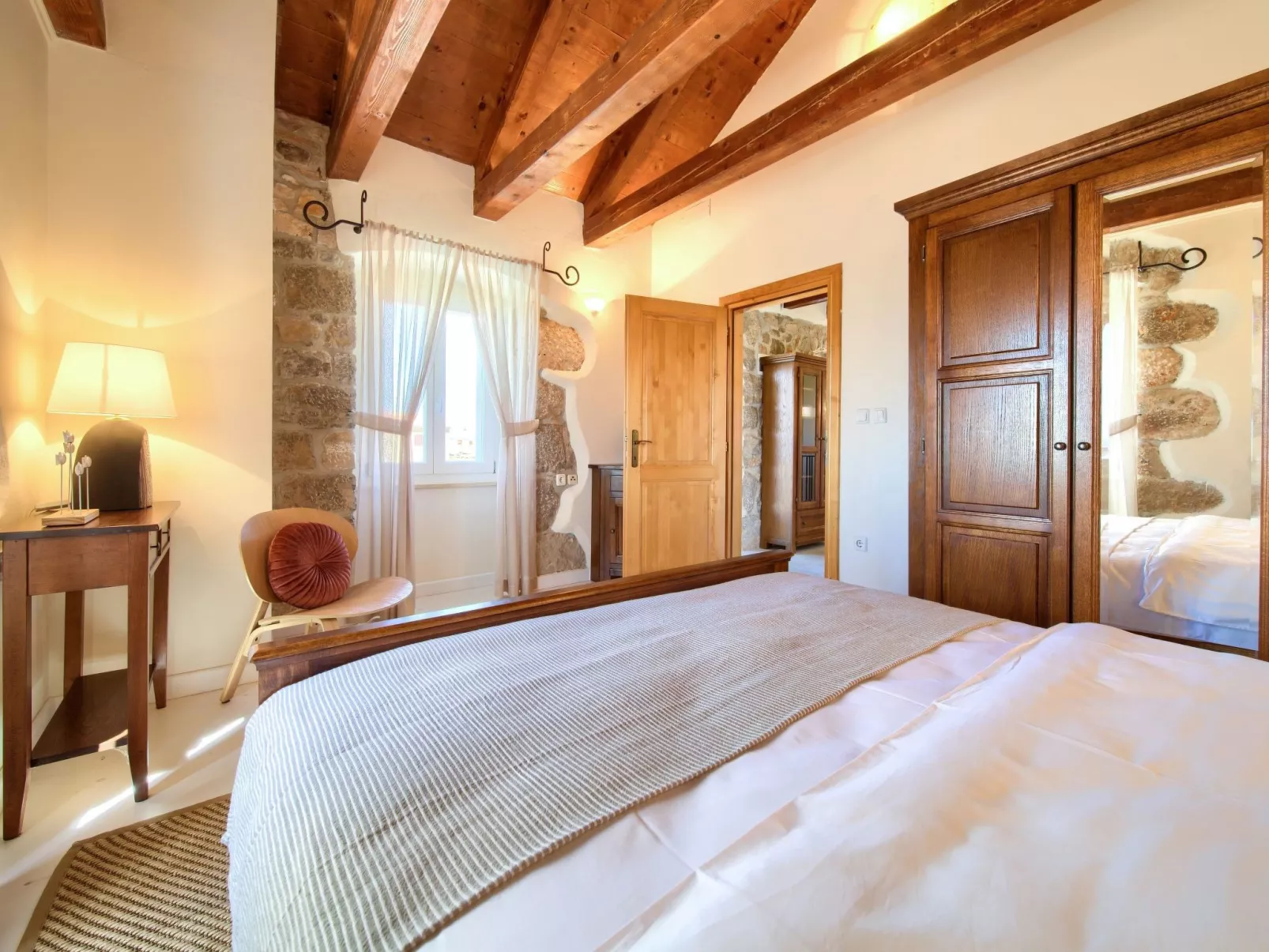 Steinvilla Margaret mit Pool und besonderem Flair-Binnen