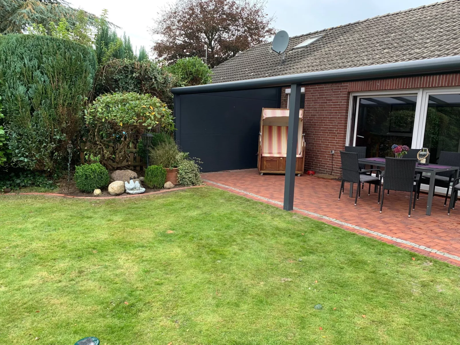 In Hage mit Garten, Terrasse und Grill-Binnen