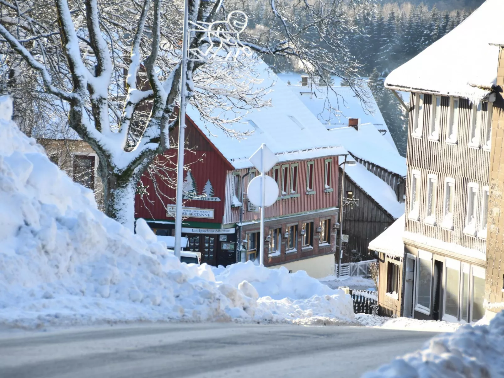 Mit Spielplatz, Garten und Fernsicht-Buiten
