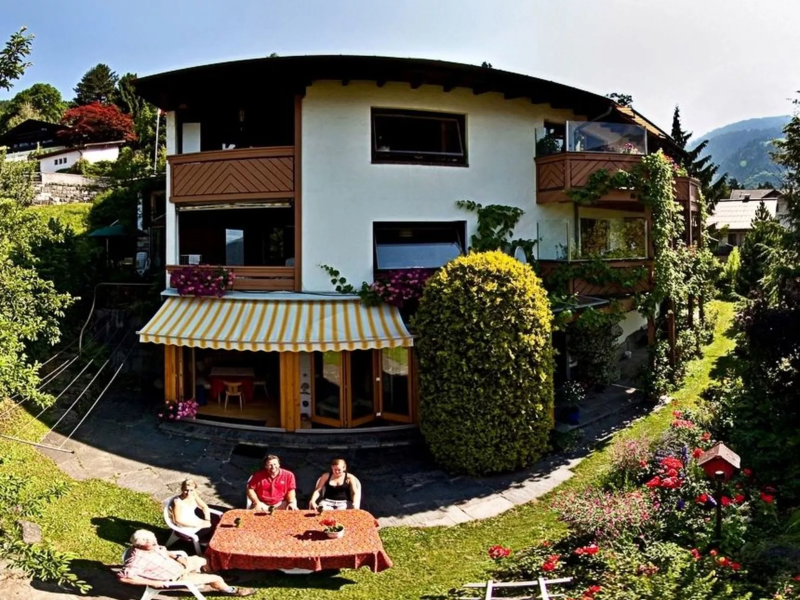 Romantisches Chalet in den Bergen-Buiten