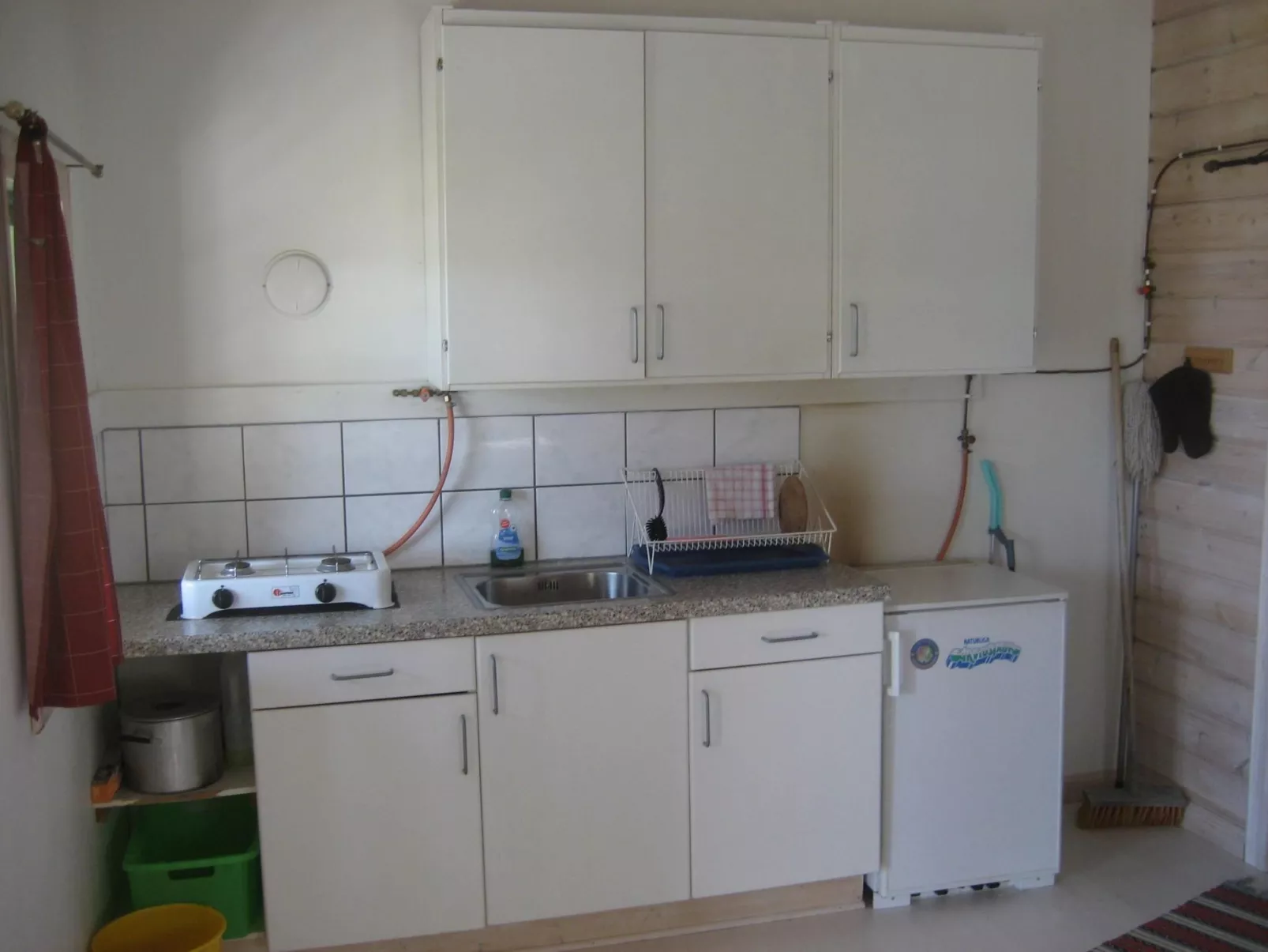 Schwedisches Holzhaus mit Grill und Terrasse-Binnen