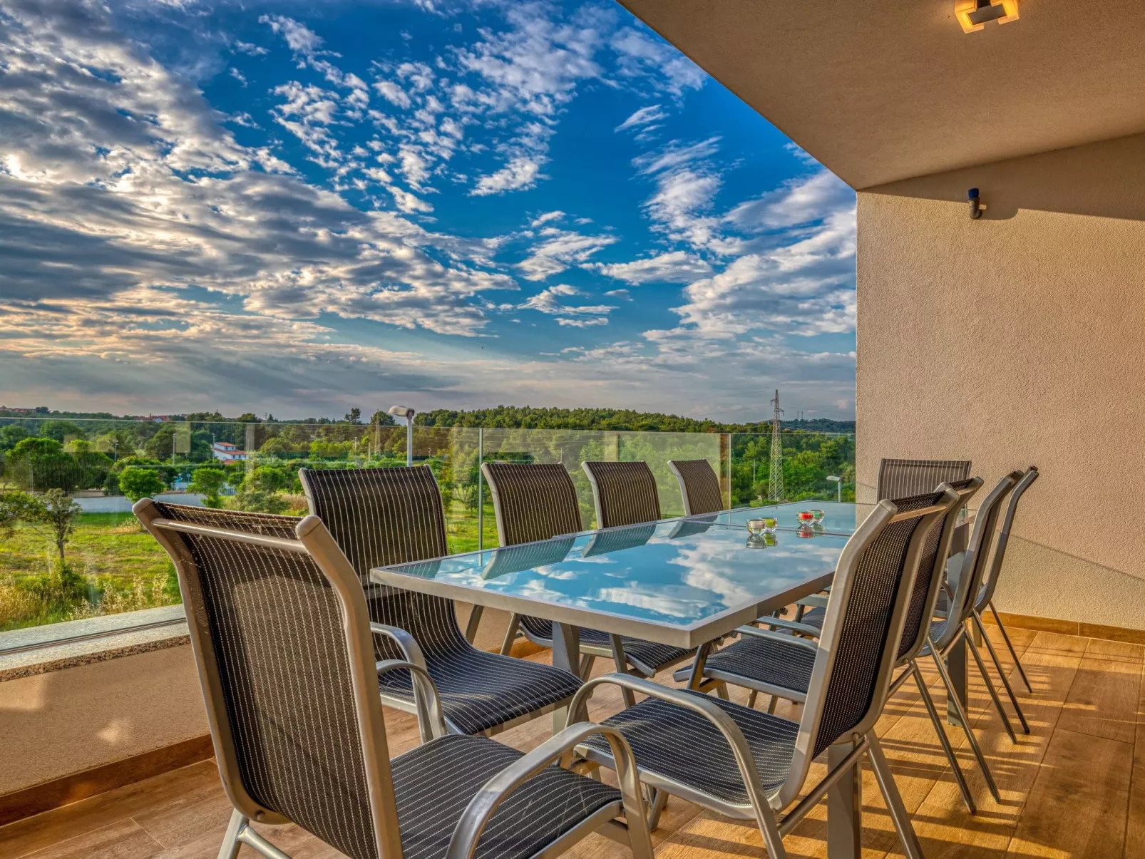 Leon's Holiday Homes-Buiten