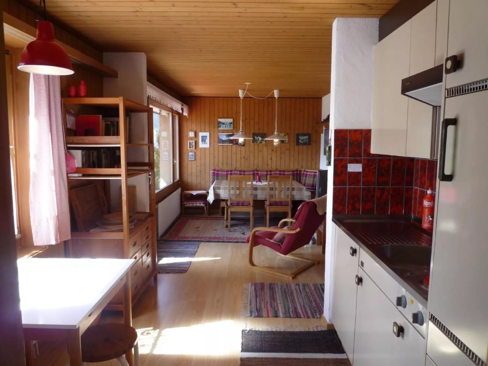 Sonnige Ferienwohnung mit Terrasse,idyllische Lage-Binnen