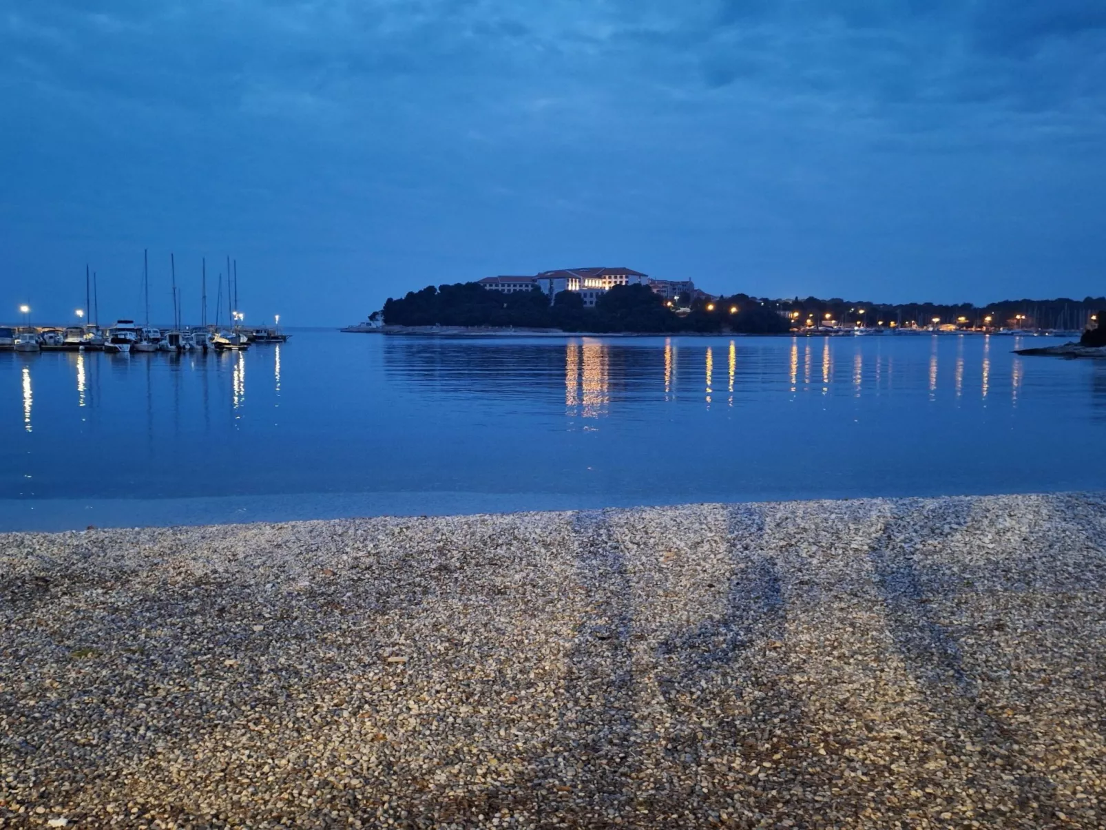 Geräumige charmante Wohnung in der Nähe des Meeres-Binnen