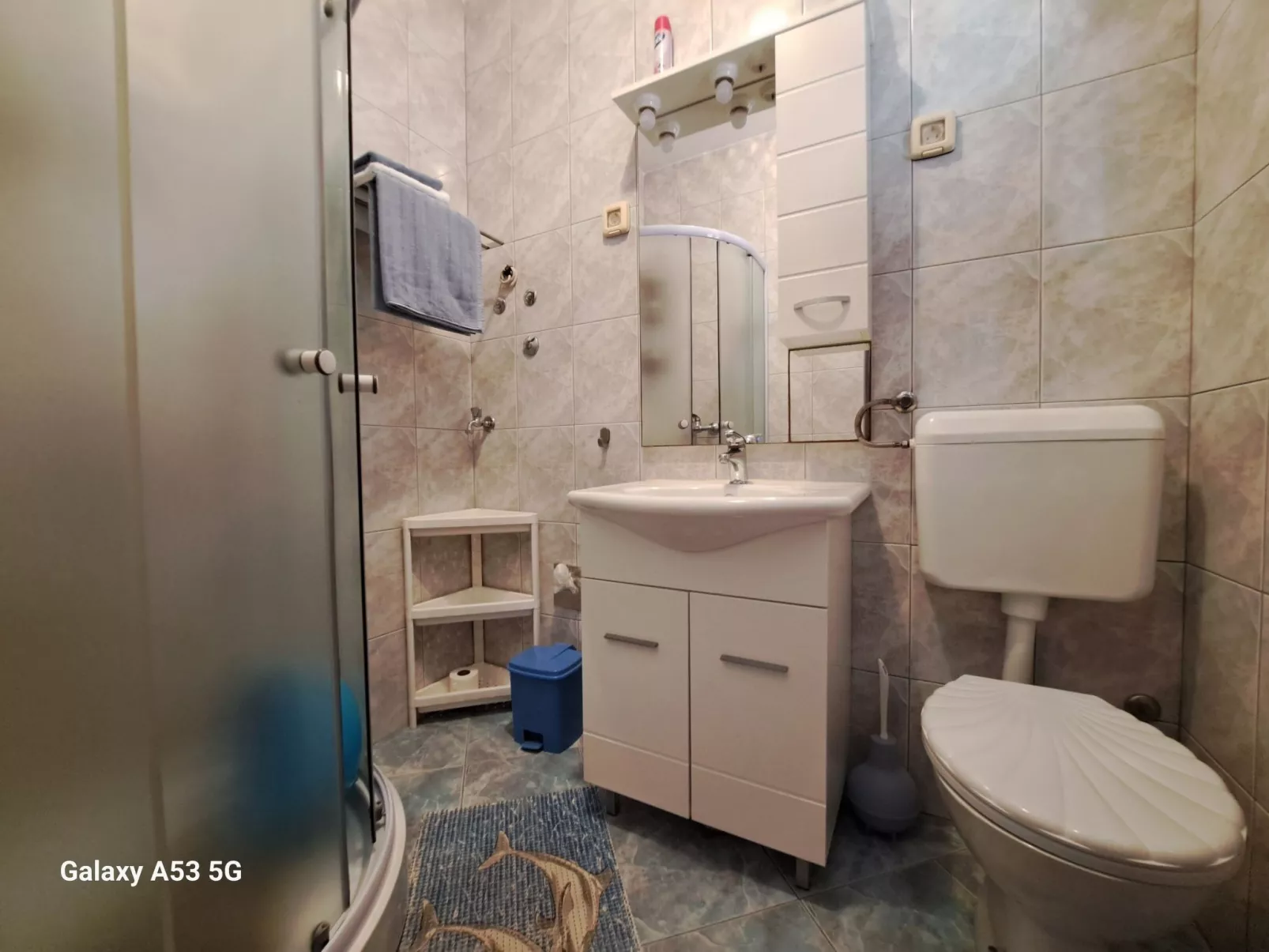 "Blue", Valbandon-Binnen