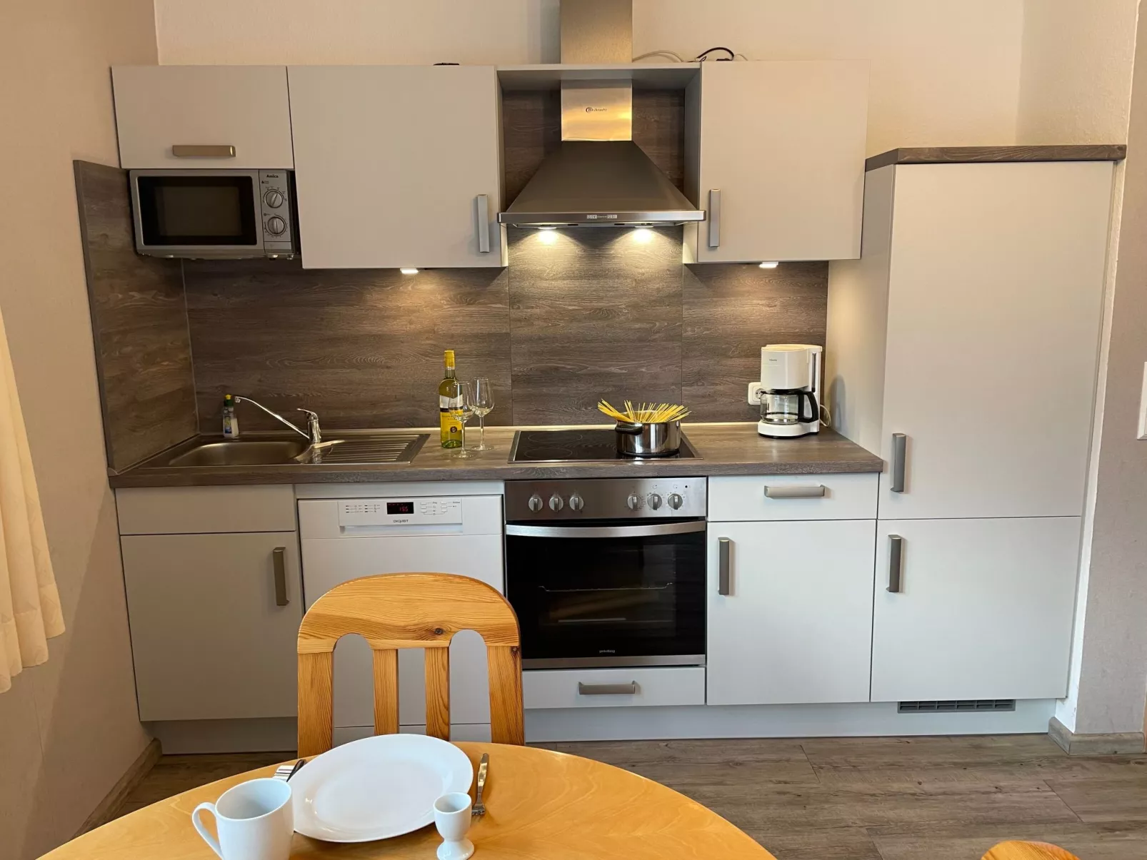 Helle Erdgeschosswohnung mit sonniger Terrasse-Binnen