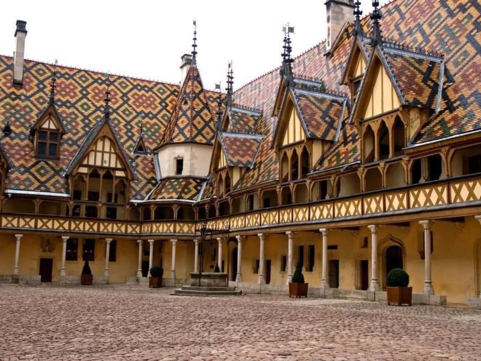 Maison les isles menefriers-Buiten