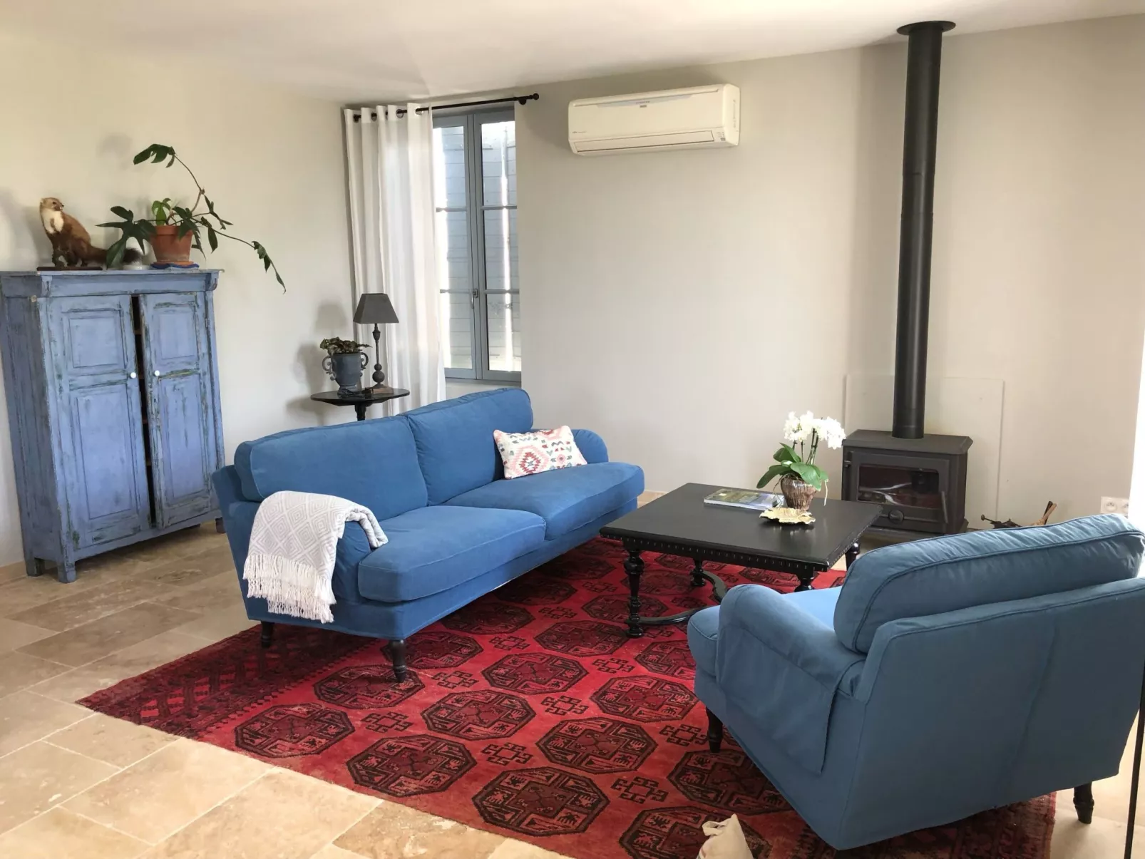 Maison Carrée-Binnen