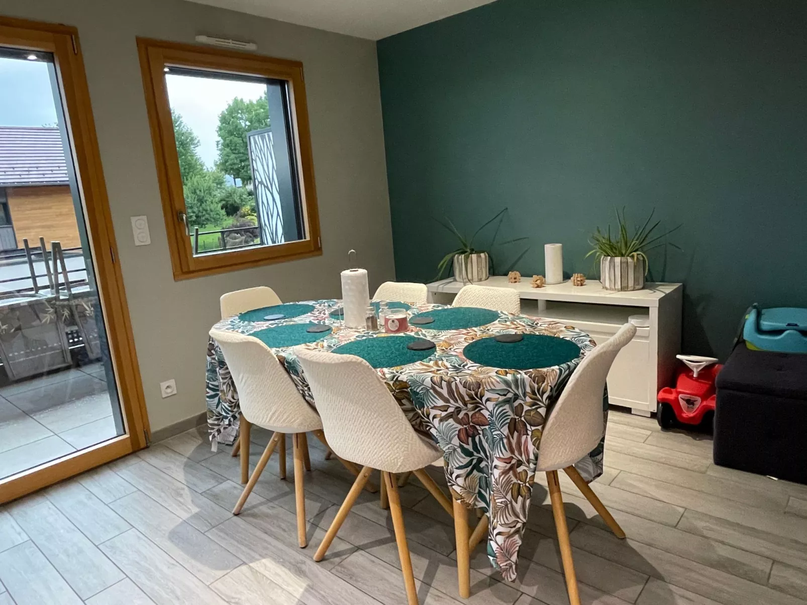 Das ruhige Les Grangettes mit Seeblick-Image-tags.info