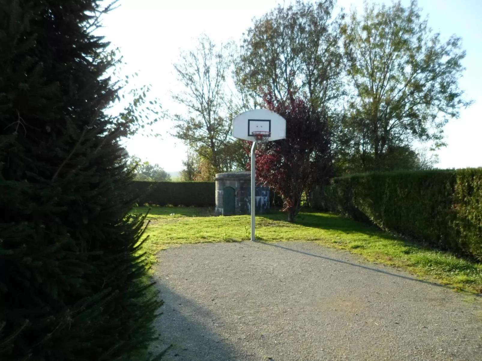 Steinhaus in ländlicher Umgebung mit Pool-Binnen