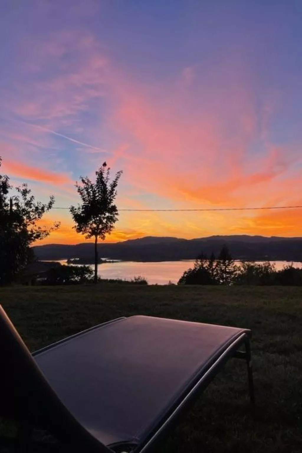 In Aiguebelette-Le-Lac mit Garten, Terrasse und Grill-Image-tags.info