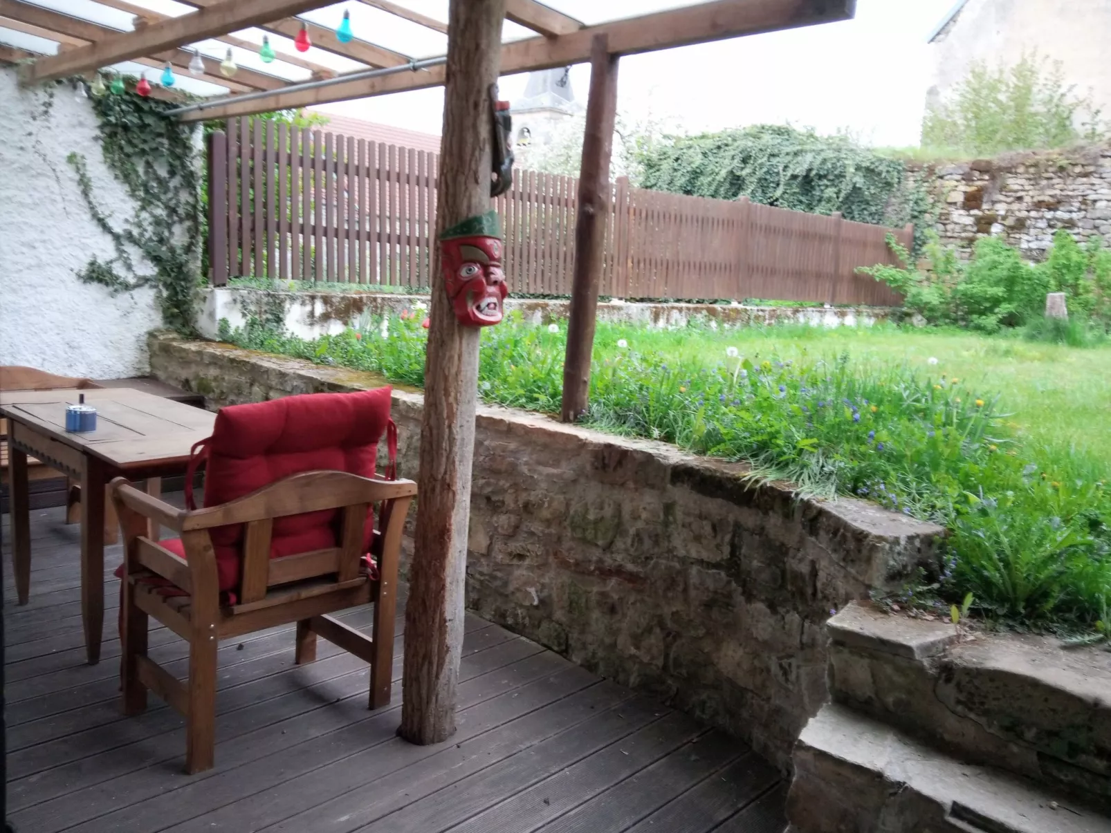 In Celles-En-Bassigny  umzäunter Garten-Buiten