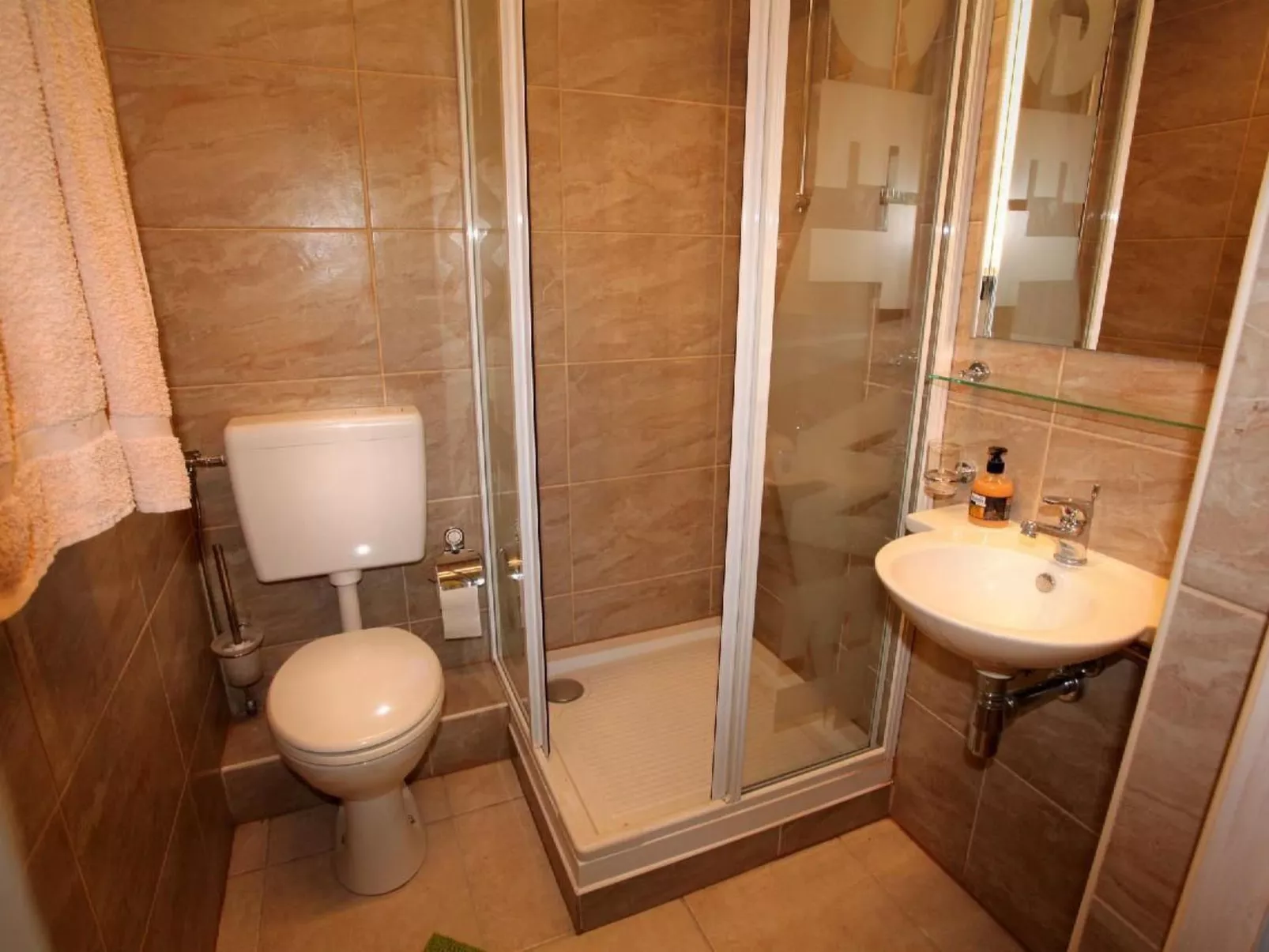 In Biesdorf mit Terrasse und Grill-Binnen