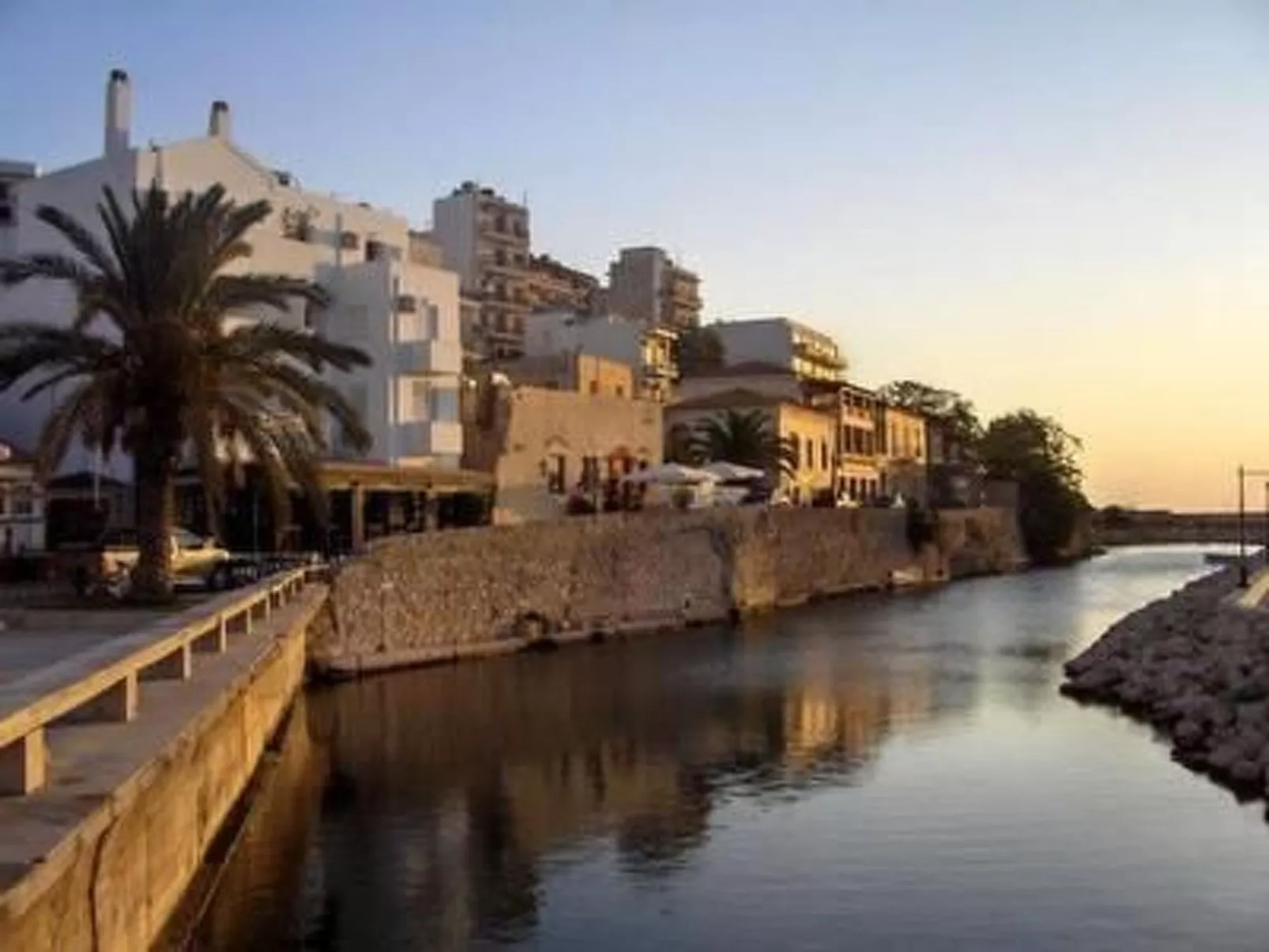 Mit Blick auf das Wasser-Binnen