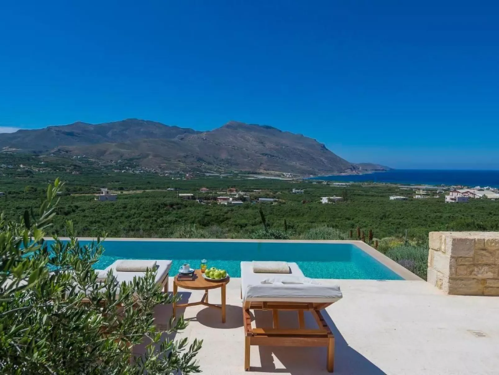 "Villa Charisma" mit eigenem Pool-Binnen