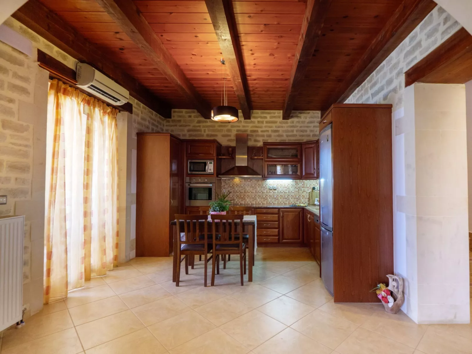 Familienfreundliche Villa mit Pool, BBQ, Kinderbereich-Binnen