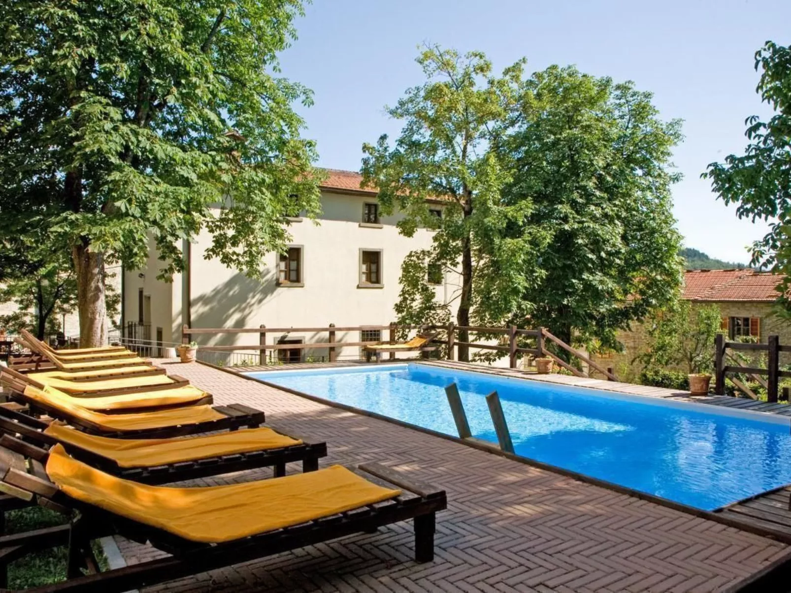 Wohnung in einer alten Villa mit Schwimmbad-Binnen