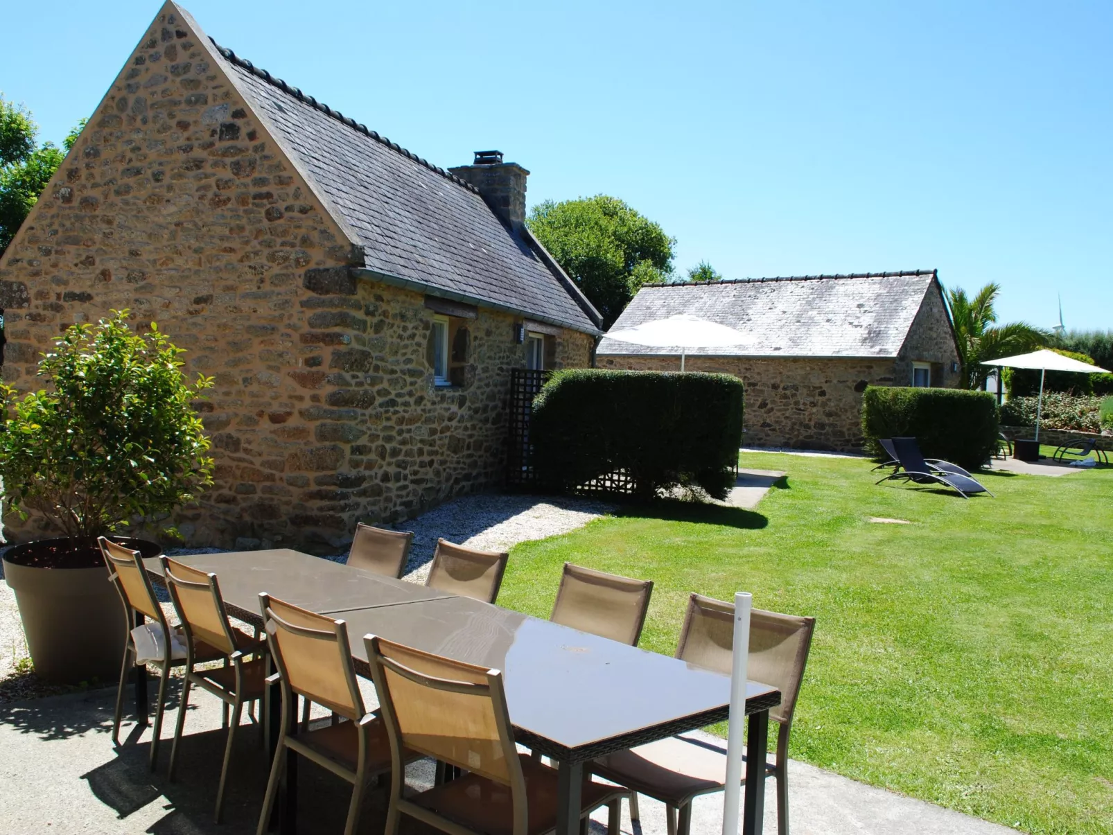 Großes Haus mit überdachtem und beheiztem Swimmingpool-Binnen