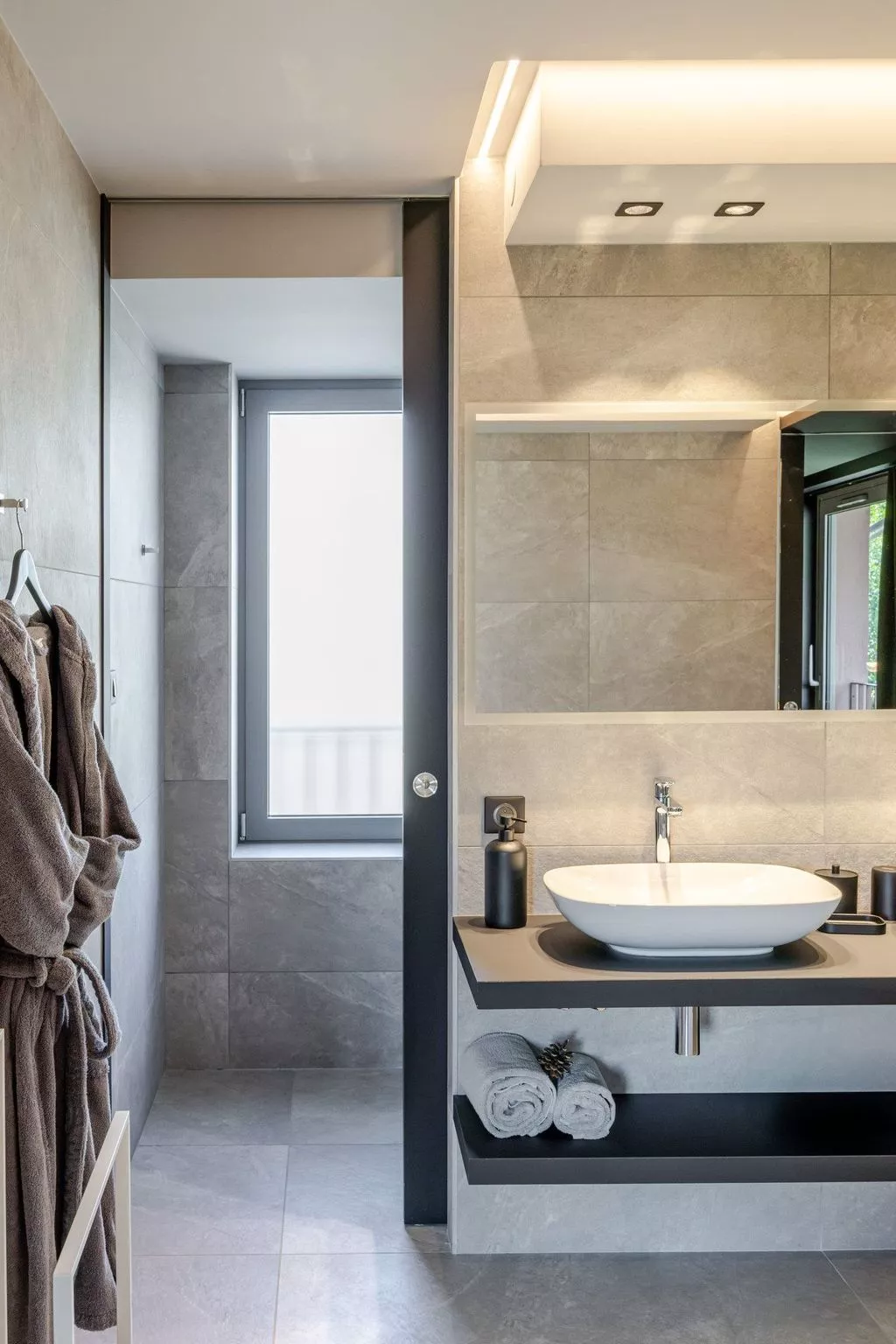 Loge aux Loups, Innenpool, Sauna, nahe am See-Image-tags.info