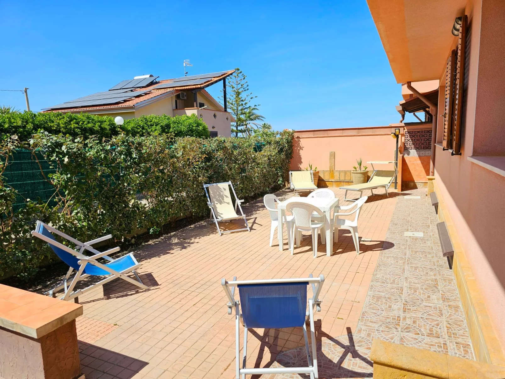 Villa mit Wasserblick-Image-tags.info