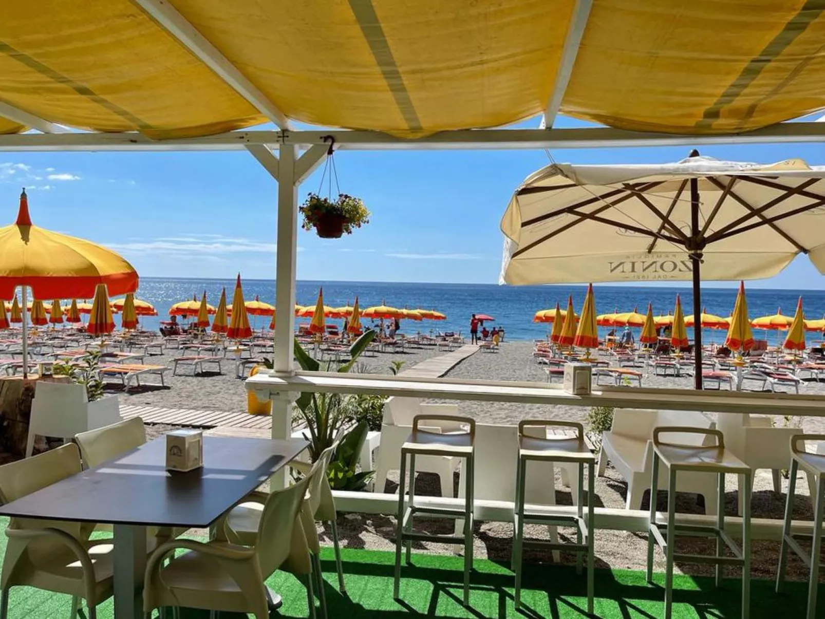 Naxos Loft Ferienwohnung mit Terrasse-Binnen