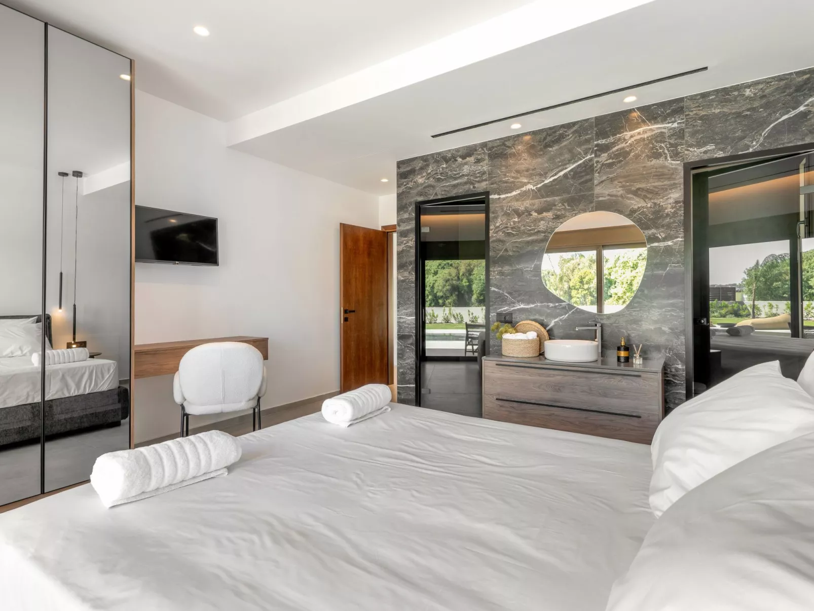 Emerald Estate-Binnen