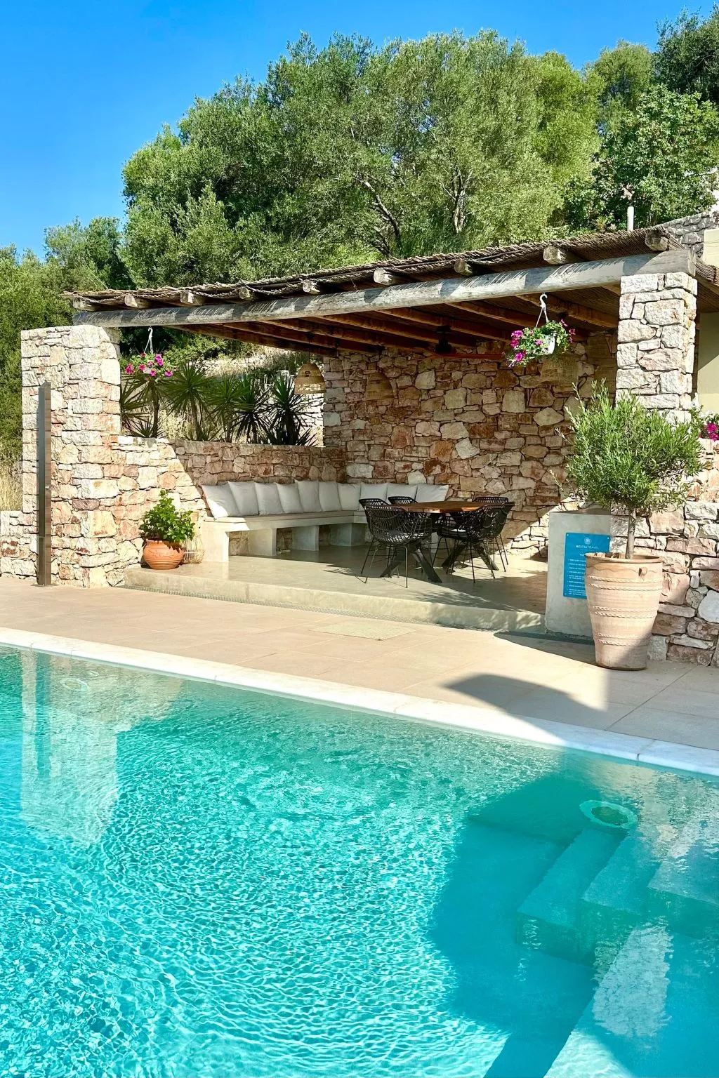 Prächtige Villa in spektakulärer Lage-Binnen