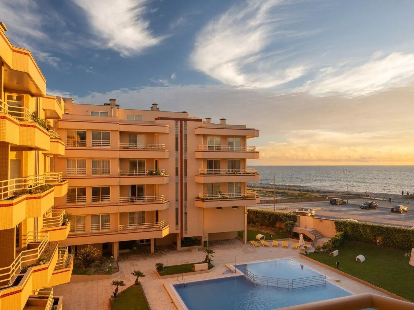 Meerblick First Line mit 2 Pools 1-Buiten