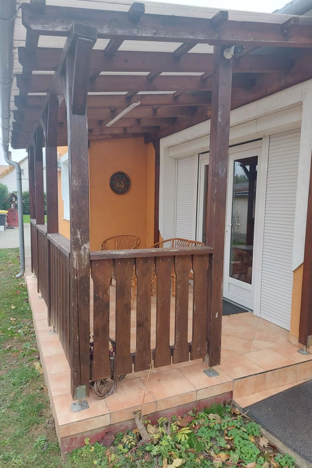 Schönes Ferienhaus mit Pool in ruhiger Lage-Buiten