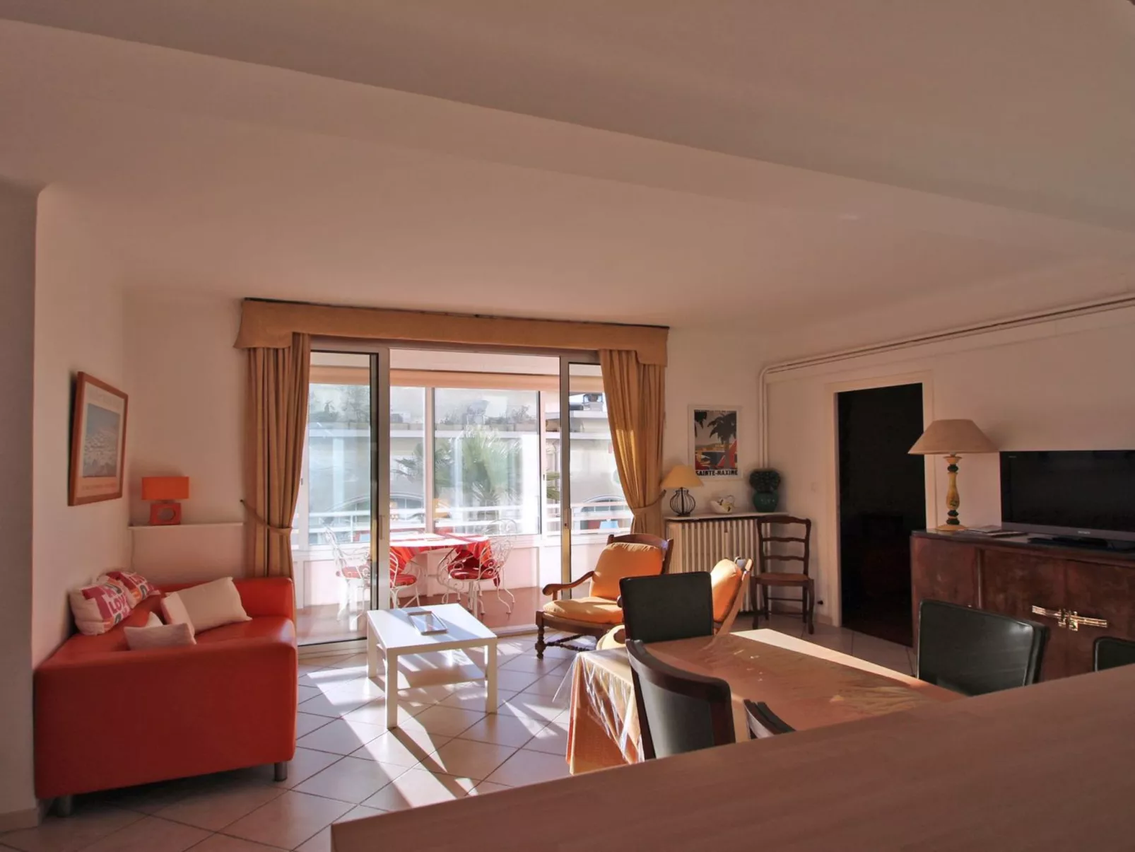 Appt T4 face à la plage - Clim - Ste Maxime - Binnen