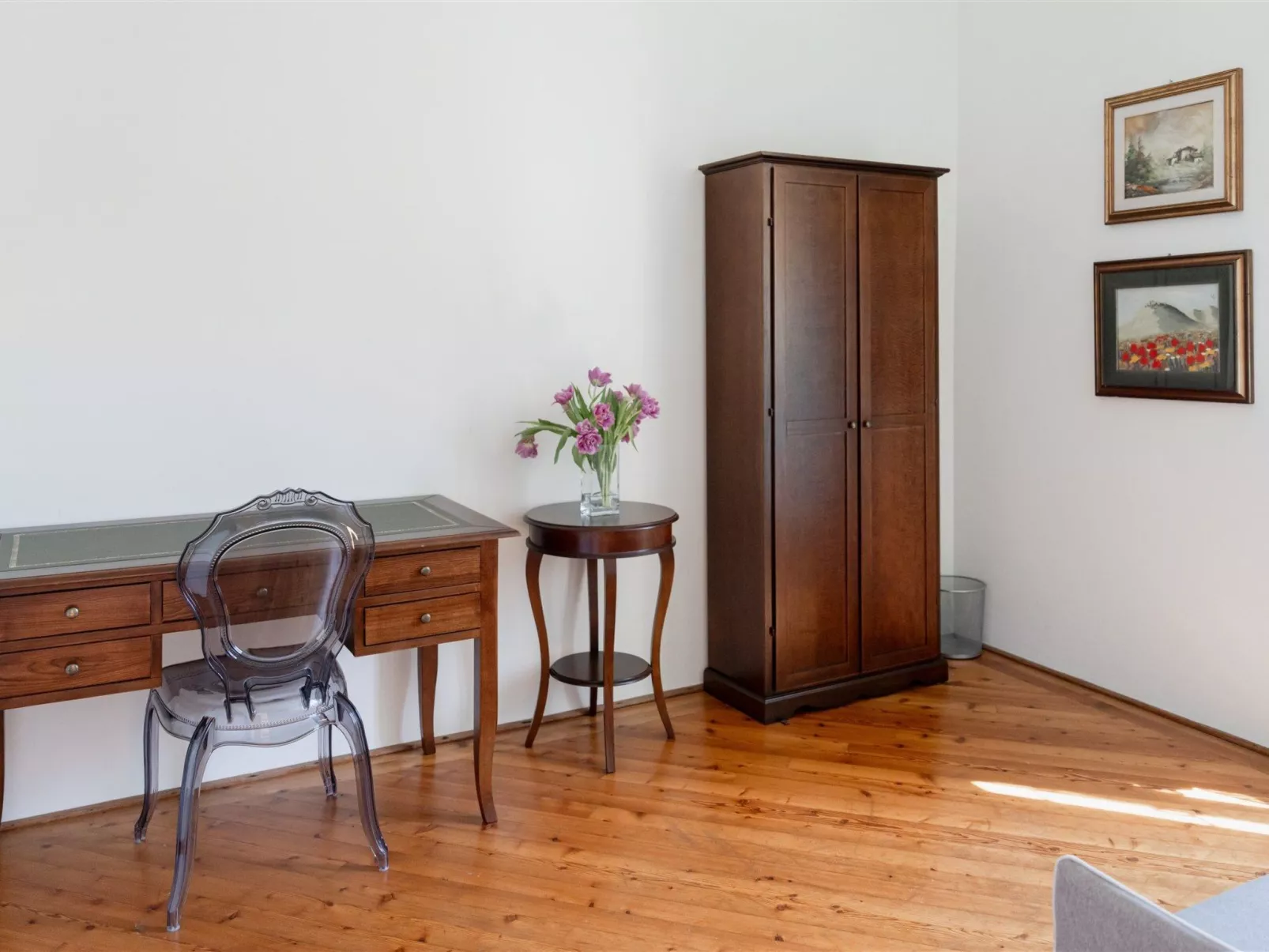 "Palazzo Branca" mit Blick auf den See.-Binnen