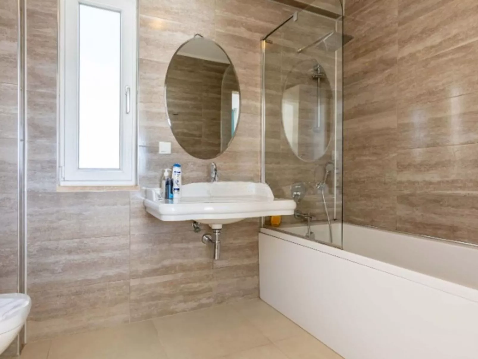 Moderne Villa mit tollem Ausblick-Binnen