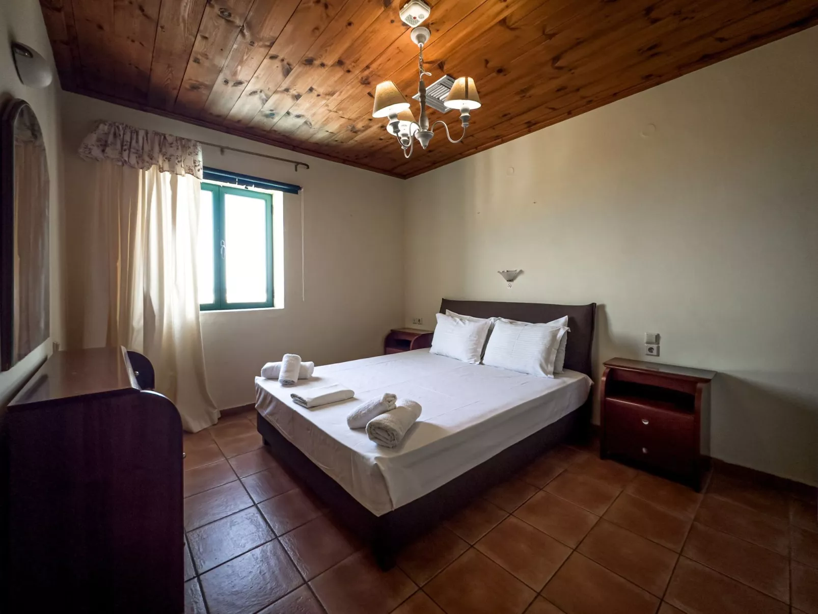 Niriides Villas_ Thetis_ 3-Schlafzimmer privater Pool-Binnen