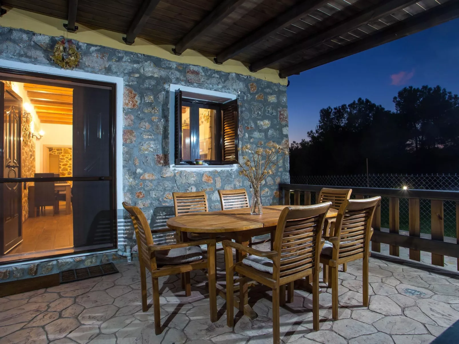 Schöne Steinvilla im Wald-Buiten