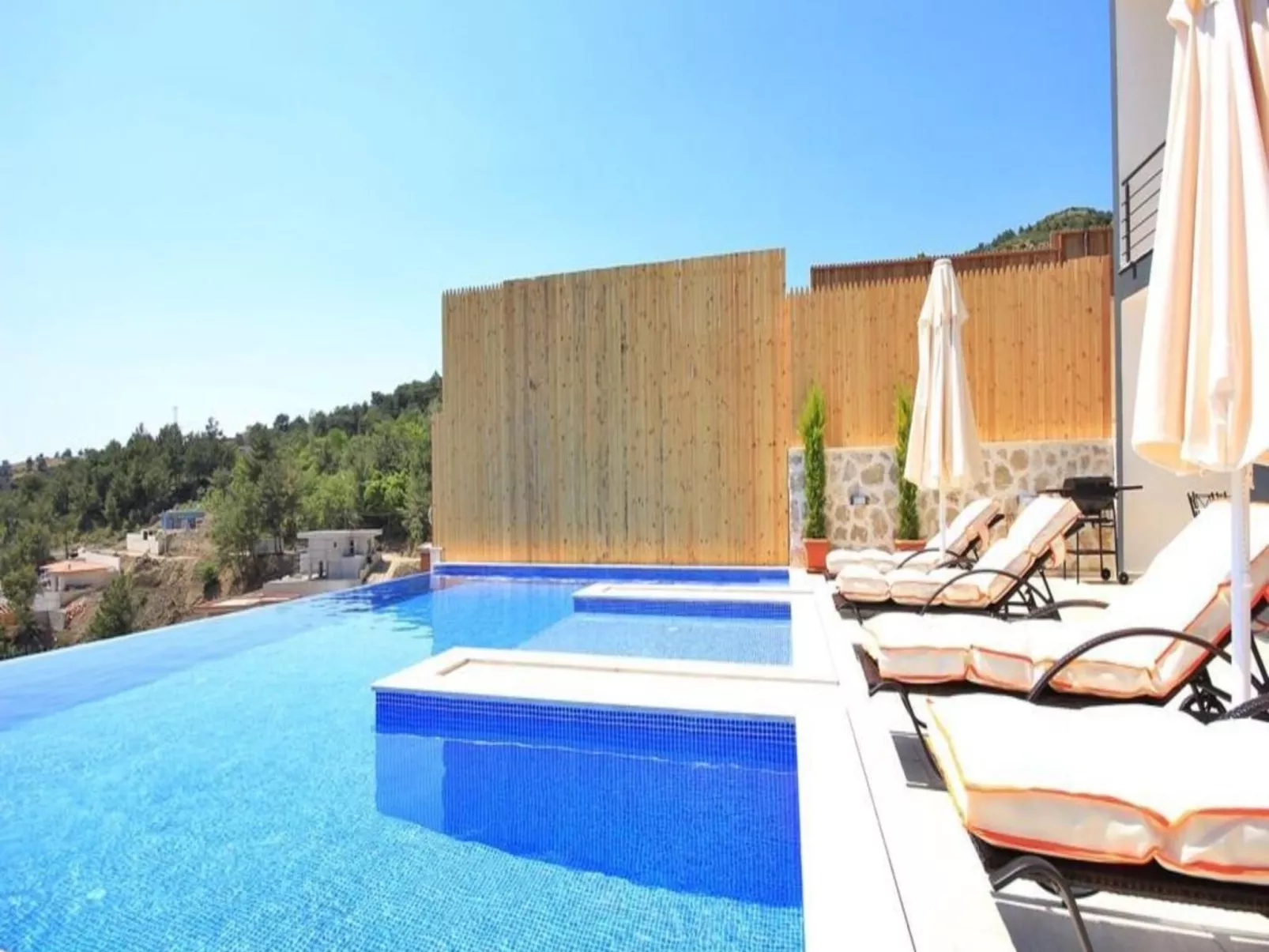 Villa mit Blick auf das Tal-Binnen