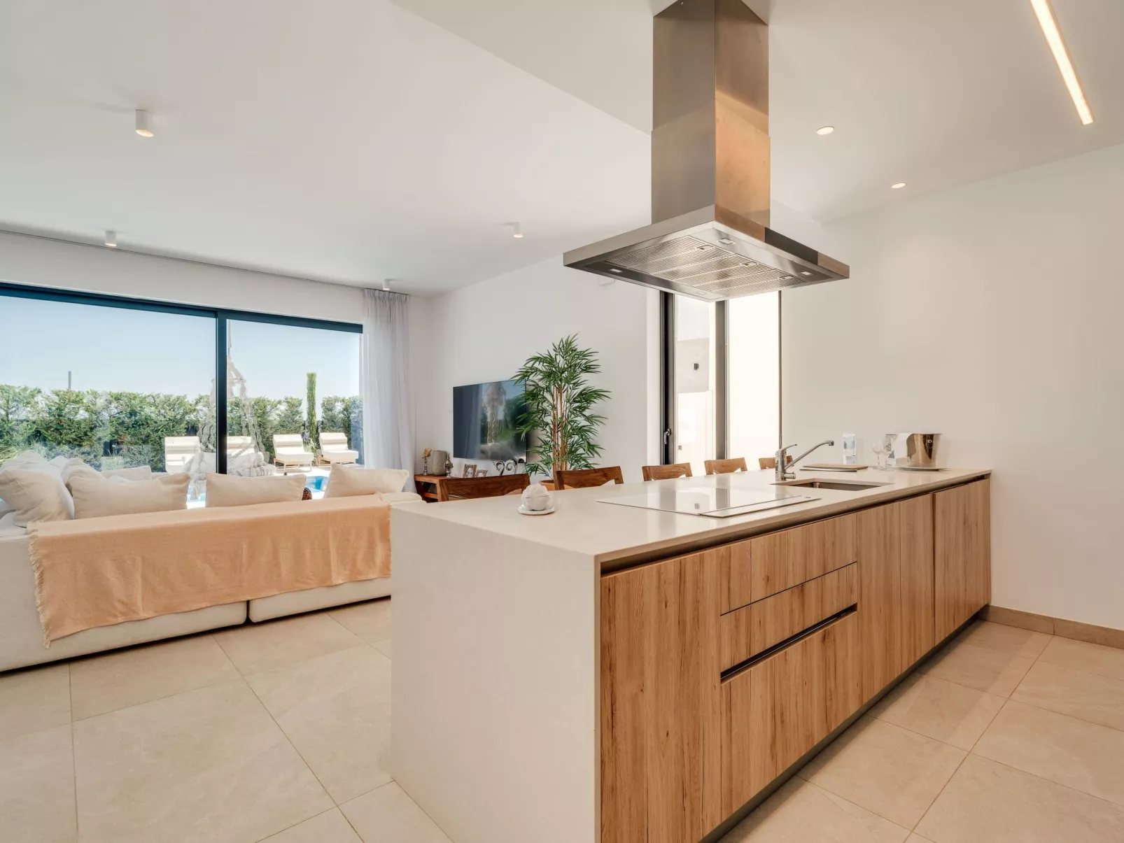 "Hercules 41" mit privatem Parkplatz-Binnen