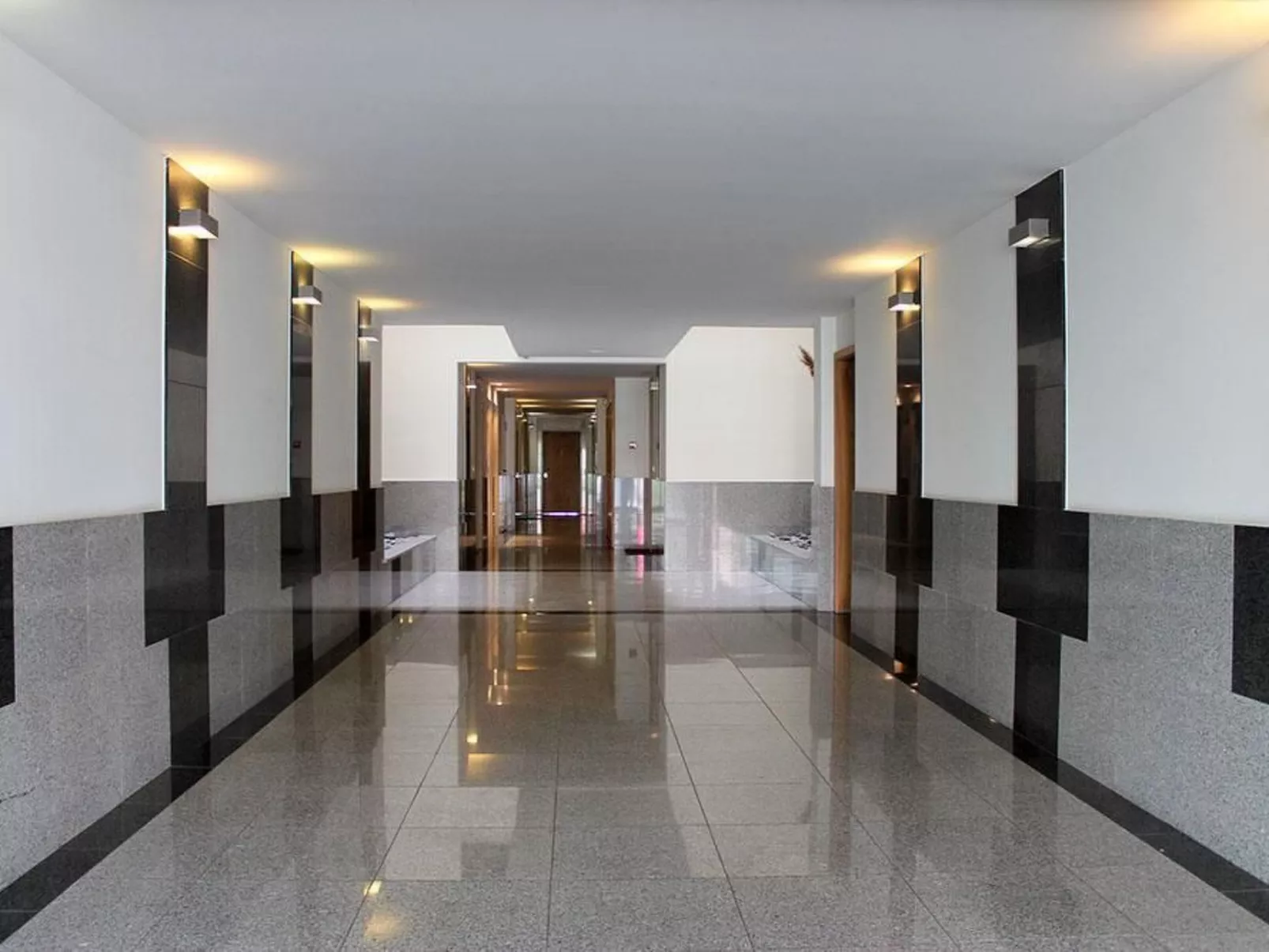 Modernes Terrassenapartment am Meer-Binnen