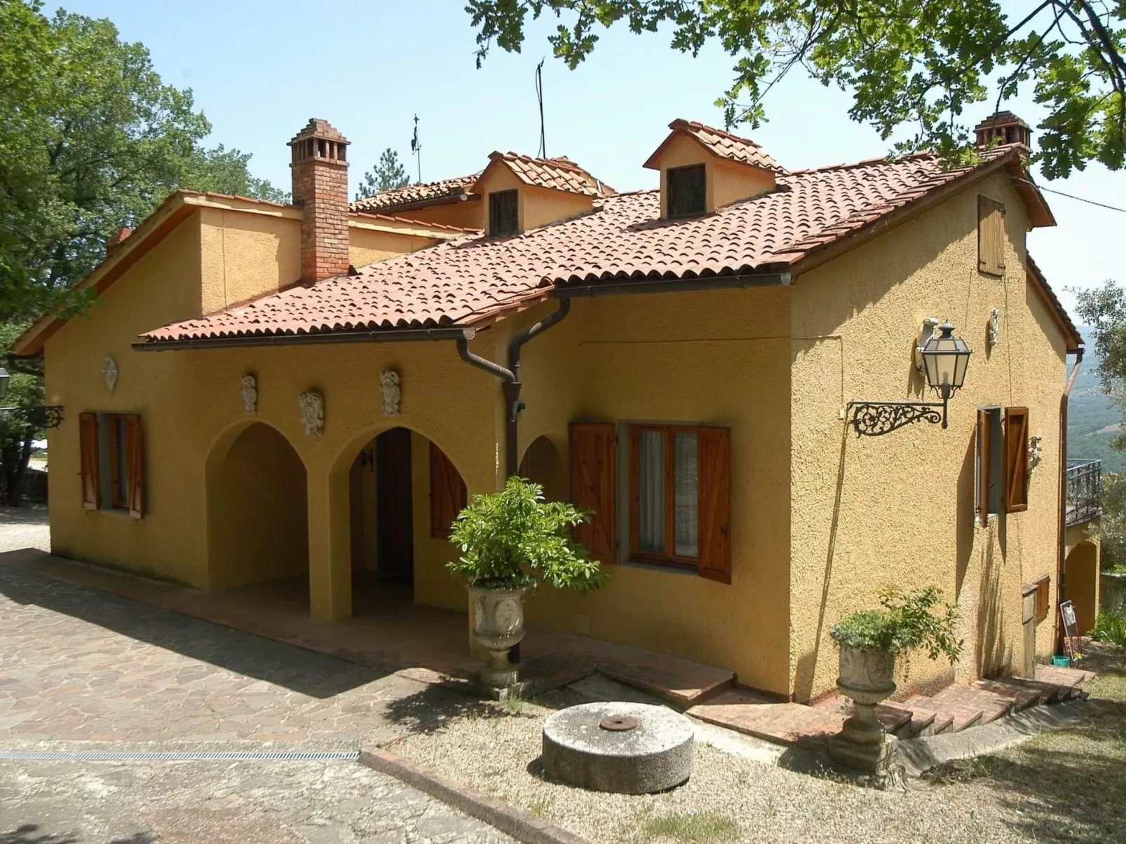 Wohnung Macine mit Terrasse und Grill - Buiten