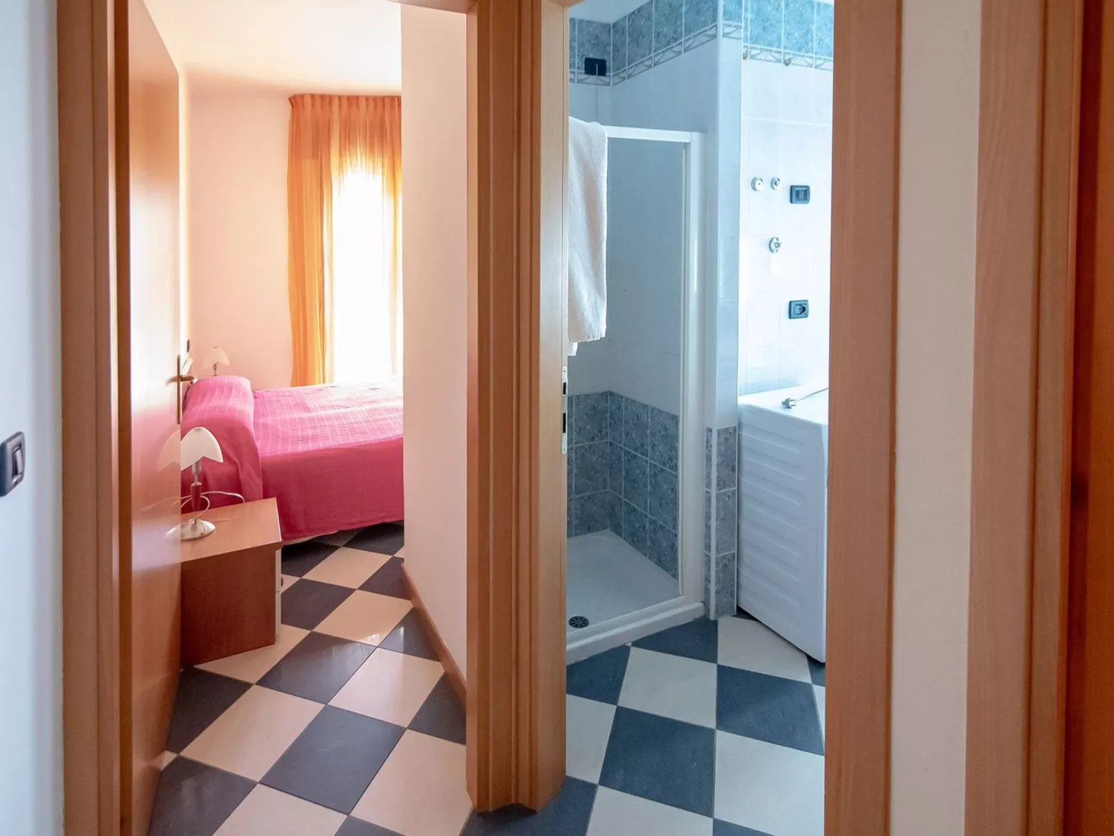 'Milan' mit Balkon-Binnen