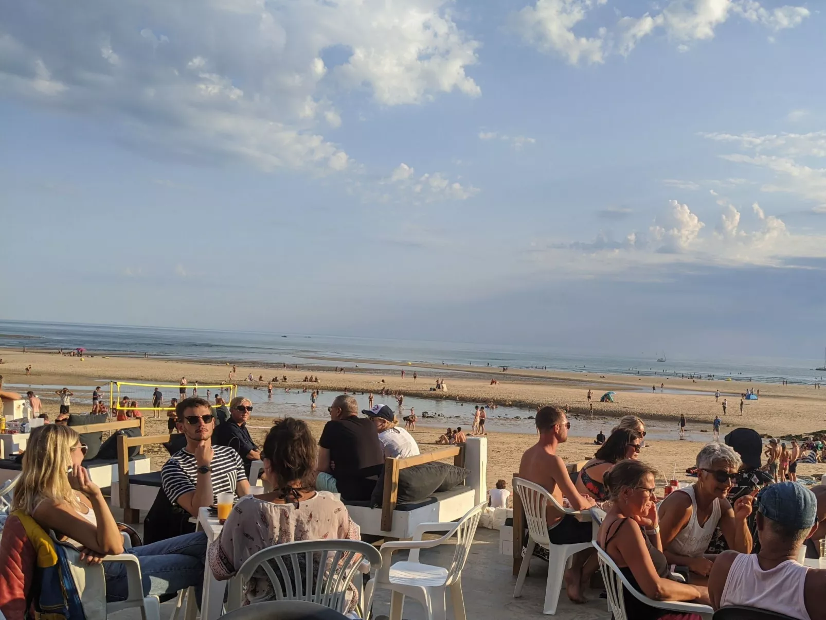 In Vesly mit Beheiztem gemeinsamem Pool-Buiten