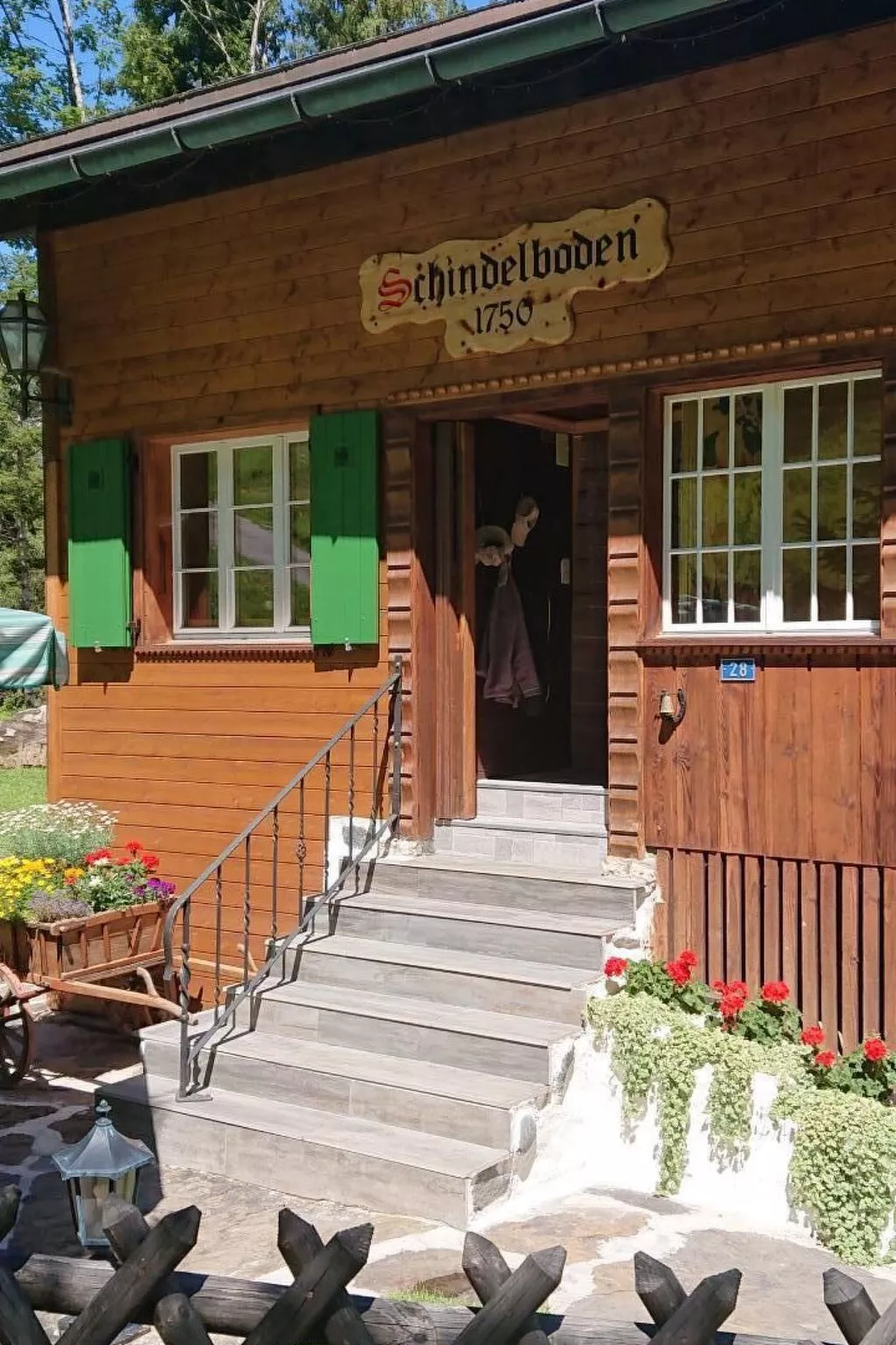 Alpen-Paradies-Binnen